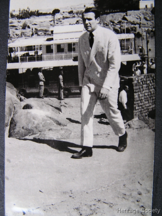 1957_aswan_burial_sultanmohamed_011 
