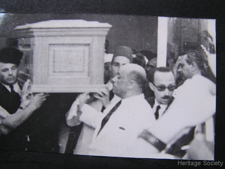 1957_aswan_burial_sultanmohamed_018 