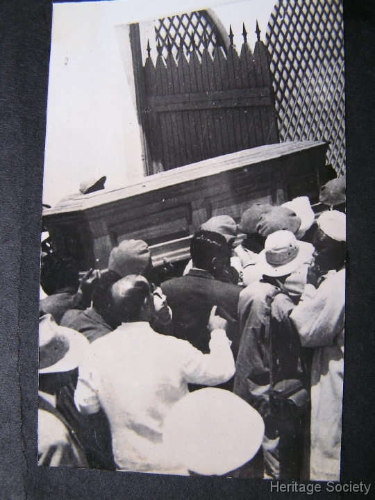1957_aswan_burial_sultanmohamed_019 