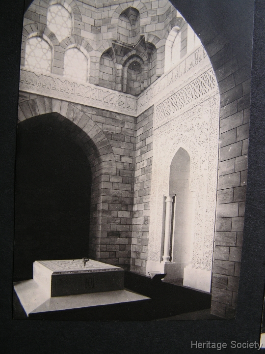 1957_aswan_burial_sultanmohamed_mausoleum_002 