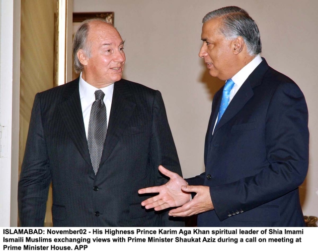 20061102islamabad06 ISLAMABAD: November02 - His Highness Prince Karim Aga Khan spiritual leader of Shia Imami Ismaili Muslims exchanging views with Prime Minister Shaukat Aziz during a call on meeting at Prime Minister House. APP
